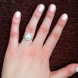 Pear shaped engagement ring & wedding band